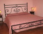 zimmer-im-agriturismo-doppelbett.jpg