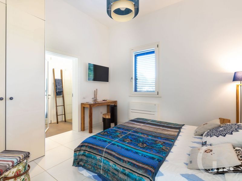 caponegro-schlafzimmer-mit-doppelbett.jpg