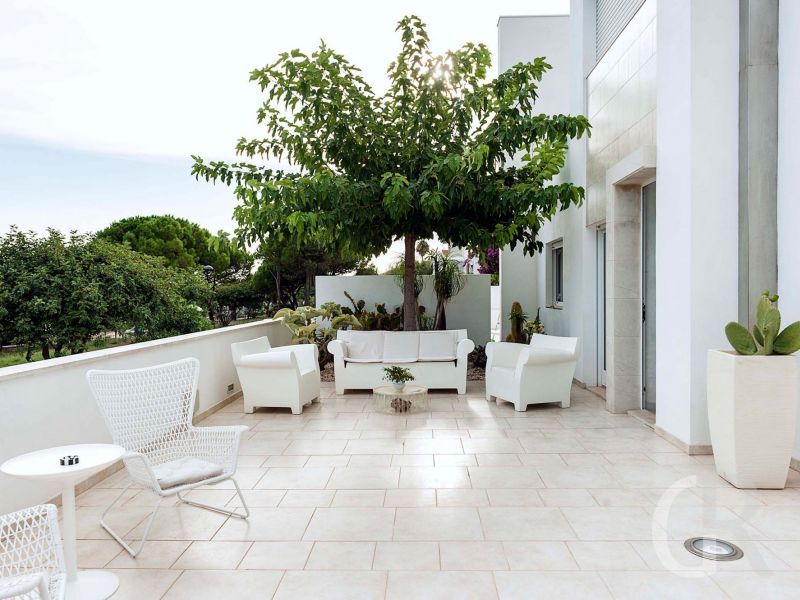 casa-contemplamare-2-terrasse-mit-terrassenmoebeln.jpg