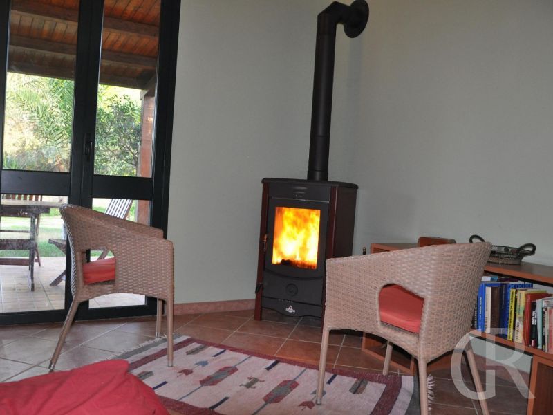 casa-limoni-wohnraum-mit-ofen.jpg