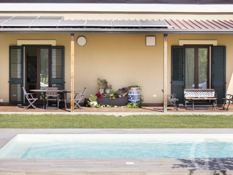casa-pergola-schwimmbad-und-haus.jpg
