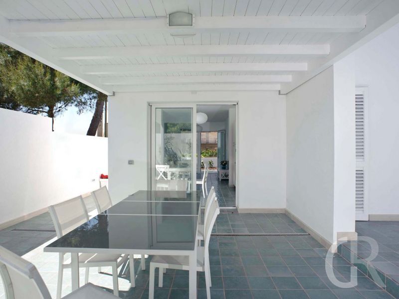 ferienhaus-aura-di-mare-ueberdachte-terrasse.jpg