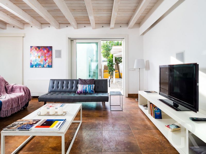 ferienhaus-baia-mar-fernseher-im-wohnzimmer.jpg
