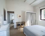 ferienhaus-carrubi-schlafzimmer-mit-doppelbett.jpg