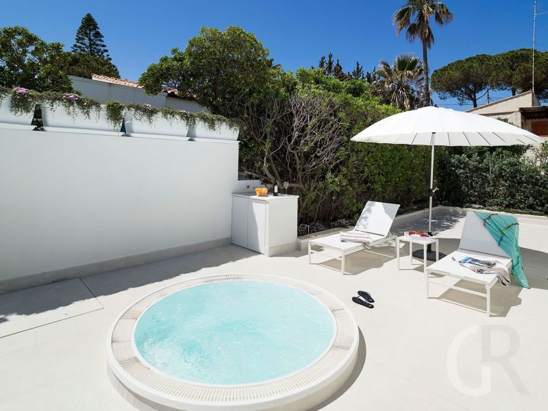 ferienhaus-marisol-whirlpool.jpg