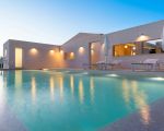 ferienhaus-villa-mora-schwimmbad-am-abend.jpg