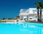 ferienvilla-blumarine-grosser-pool-mit-blick-zum-meer.jpg