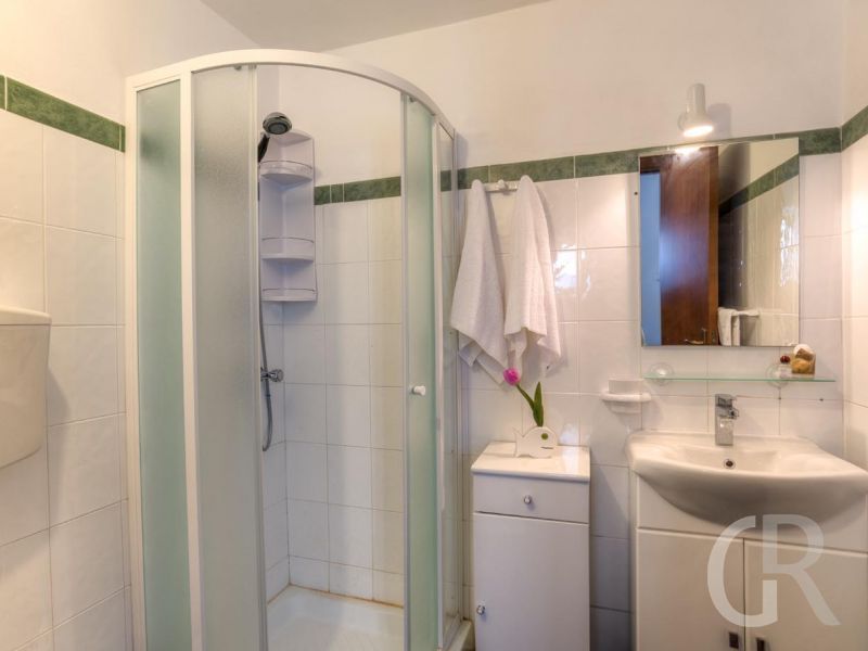 ferienwohnung-agamennone-duschbad.jpg