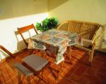 ferienwohnung-anita-balkon-mit-terrassenmoebeln.jpg
