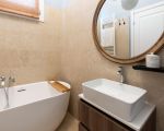 ferienwohnung-aurispa-bad-mit-wanne.jpg