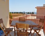 ferienwohnung-corrado-kleiner-esstisch-mit-blick-auf-das-meer.JPG