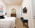 ferienwohnung-dimora-schlafzimmer-mit-kommode.jpg
