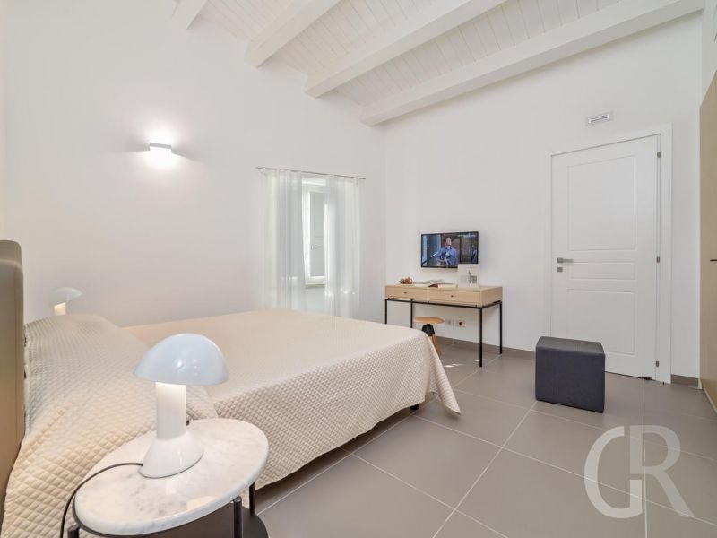 ferienwohnung-enea-schlafraum-mit-doppelbett.jpg