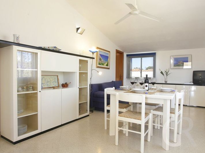 ferienwohnung-marinella-wohnraum.JPG