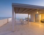 ferienwohnung-pitagora-terrasse-bei-daemmerung.jpg