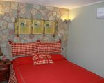 ferienwohnung-rino-schlafzimmer-mit-doppelbett.jpg