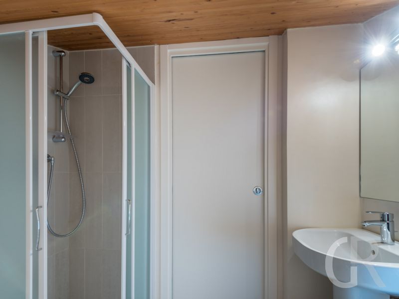 ferienwohnung-rosmarino-duschbad.jpg