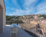 ferienwohnung-ulisse-terrasse-mit-blick-auf-die-altstadt.jpg