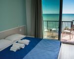 ferienwohnung-veranda-sul-mare-schlafzimmer-mit-meerblick.jpg