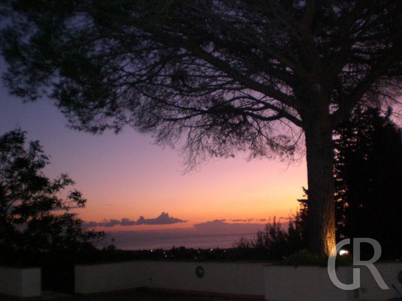 ferienwohnungen-im-agriturismo-blick-von-der-terrasse-zum-meer.JPG