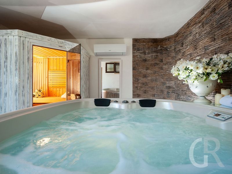 pigna-bianca-whirlpool-im-wellnessbereich.jpg