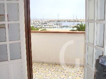 villa-al-mare-schlafzimmer-und-ausgang-zur-terrasse.jpg