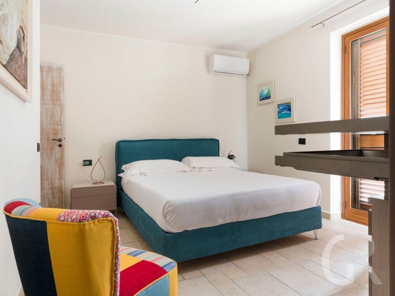 villa-anthea-grosses-bett.jpg