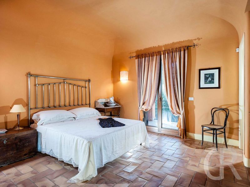 villa-arangea-grosses-doppelbett.jpg