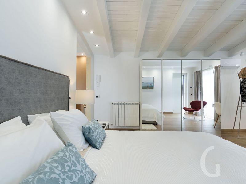 villa-camemi-grosser-schlafbereich-mkit-bett.jpg
