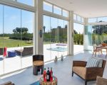 villa-caponegro-grosse-fenster-mit-blick-nach-draussen.jpg