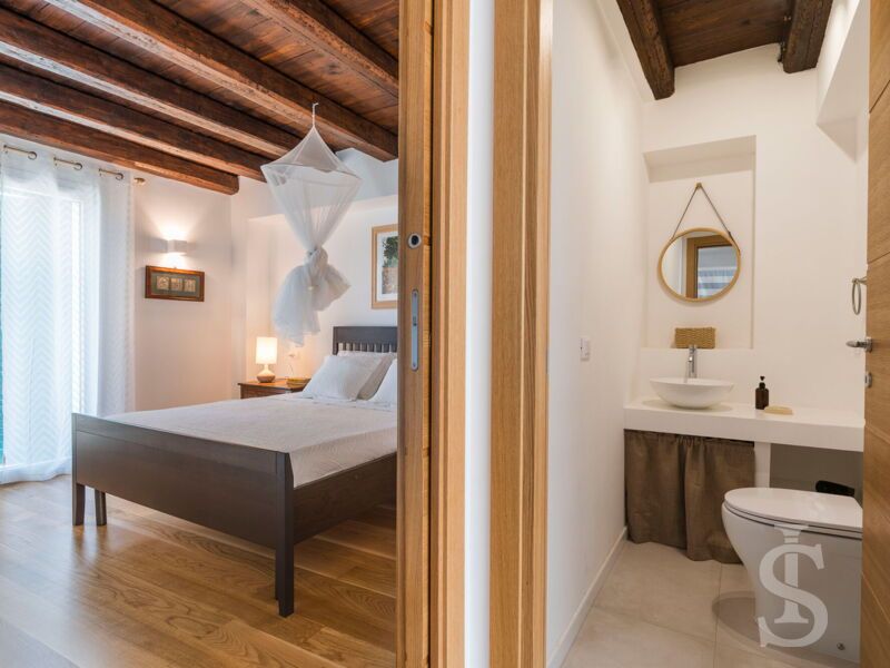 villa-casita-badezimmer-und-schlafraum.jpg