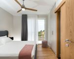 villa-colle-verde-blaues-doppelbett.jpg