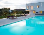villa-contrada-pool-am-abend.jpg