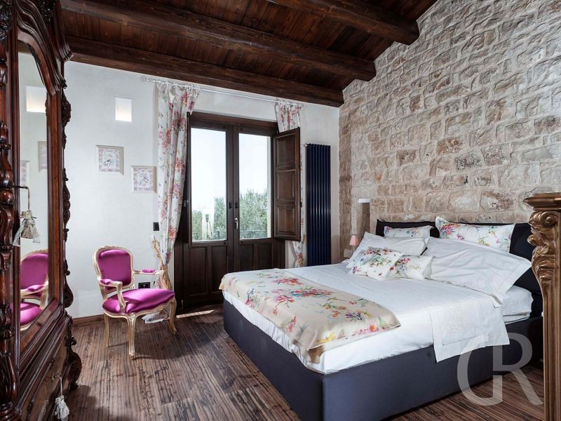 villa-corte-moscata-grosses-doppelbett.jpg
