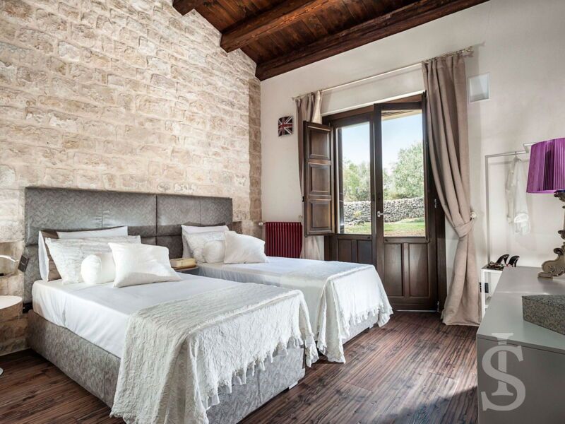 villa-corte-moscata-schlafbereich-mit-grossem-bett.jpg