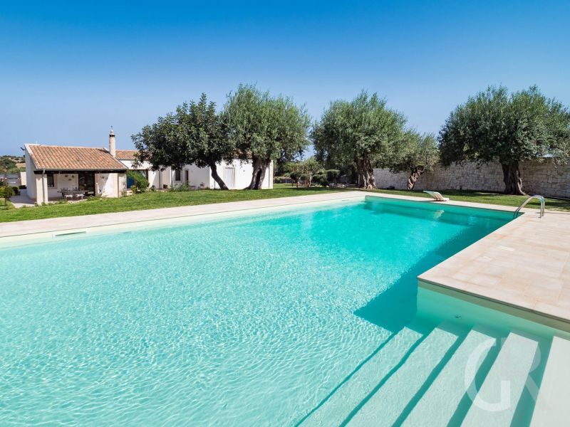 villa-corte-moscata-zugang-zum-pool.jpg
