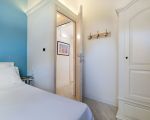 villa-del-mito-schlafzimmer-mit-wiessem-bett.jpg