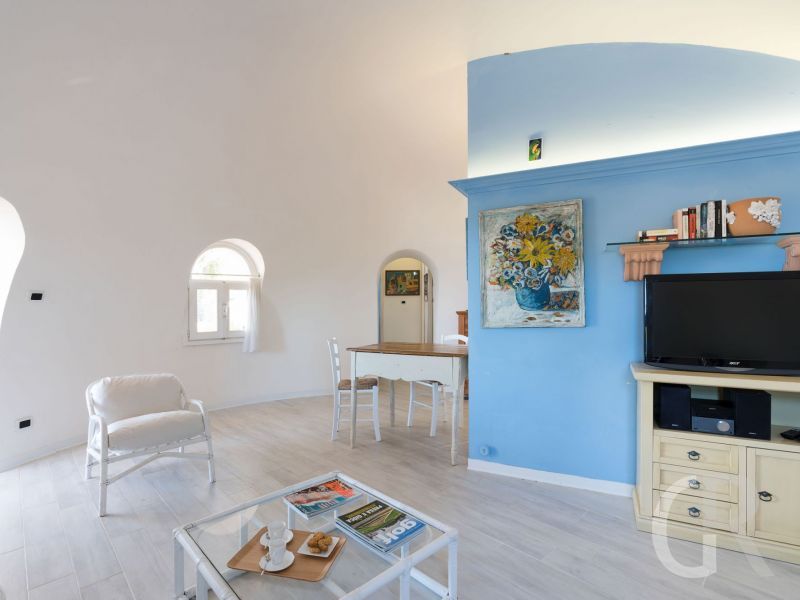 villa-del-mito-wohnraum-mit-tv.jpg