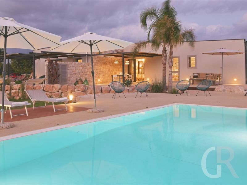 villa-fedra-am-pool.jpg