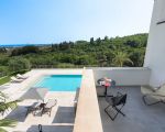 villa-gianos-pool-und-balkon.jpg
