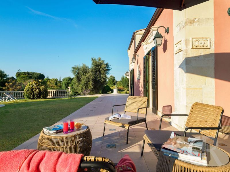 villa-gira-sole-sonnige-terrasse.jpg