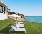 villa-hermes-asonnenliegen-am-meer.jpg