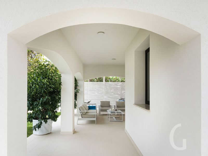 villa-hermes-aueberdachte-veranda.jpg