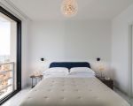 villa-hermes-bett-mit-fenster-zum-meer.jpg