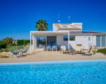 villa-ibla-grosser-pool.jpg