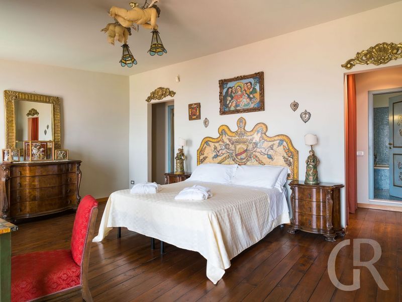 villa-la-boheme-grosses-bett.jpg