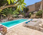 villa-la-forma-schwimmbad-im-garten.jpg