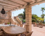 villa-maddalena-ueberdachter-sitzplatz.jpg