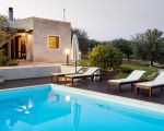 villa-mara-sonnenliegen-am-pool.jpg