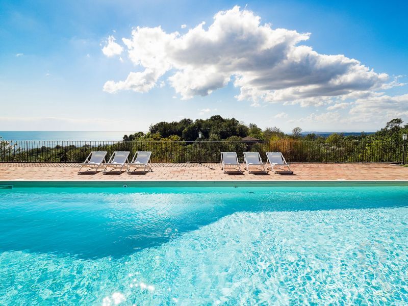 villa-mila-grosses-schwimmbad.jpg